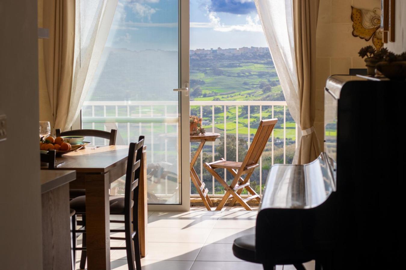 Modern 1 Bedroom Gem With Breathtaking Terrace *