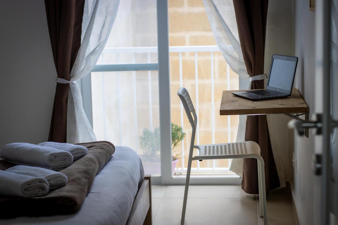 Modern 1 Bedroom Gem With Breathtaking Terrace *